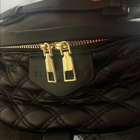 Cmahes & Kaxiu Quilted Black Crossbody Bag with Gold Details - Picture 10 of 10